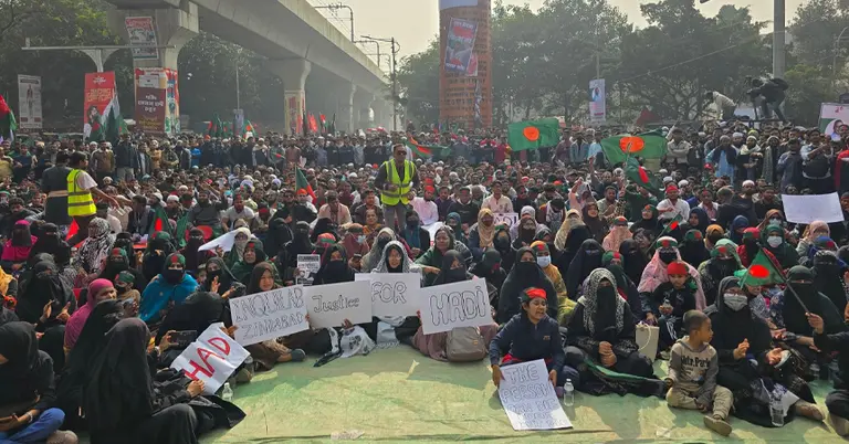 শাহবাগ মোড়ে ইনকিলাব মঞ্চের অবস্থান